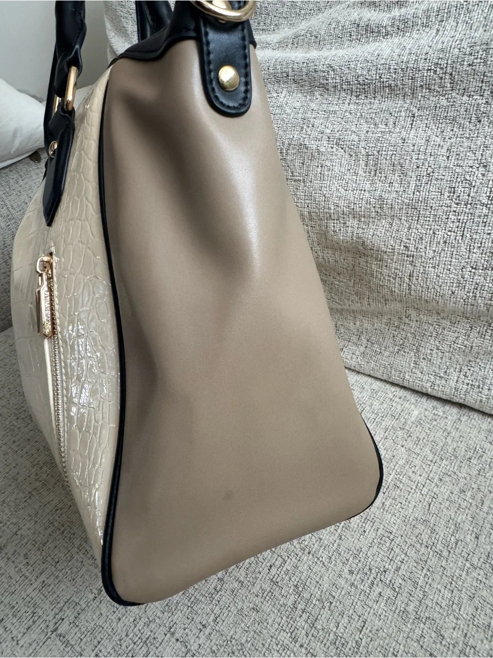 Gunas New York Bag